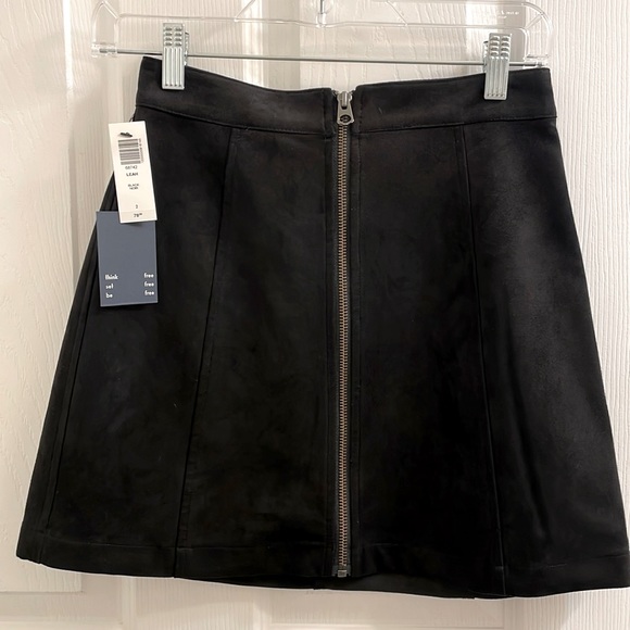 Aritzia Leah Wilfred black skirt size 2 - Picture 1 of 7